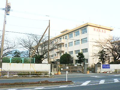小学校　北九州市立中尾小学校（小学校）まで647m