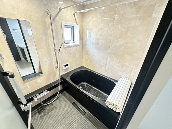 バス・シャワールーム　※別部屋の写真です