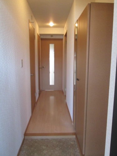 玄関　退去予定のため他部屋参考写真