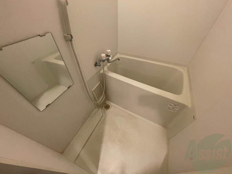 バス・シャワールーム　ユニットバスです。疲れを癒すのに欠かせませんね！