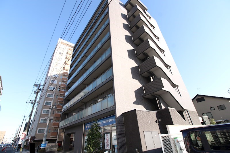 建物外観　新潟駅南口徒歩6分の立地