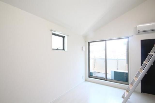 居室・リビング　室内