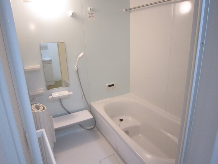 バス・シャワールーム　落ち着いた空間のお風呂です