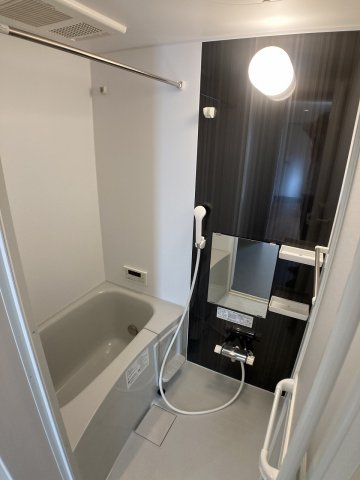 バス・シャワールーム　※別号室の写真です。現況優先となります。