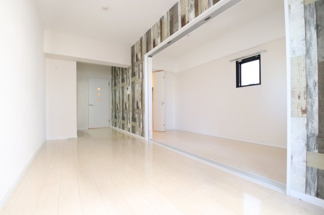 居室・リビング　別室の室内写真となります。 ※参考イメージ