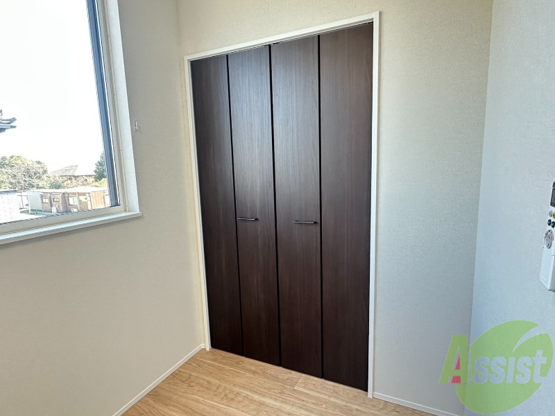 収納　洋室のクローゼット。広さは十分そうです。