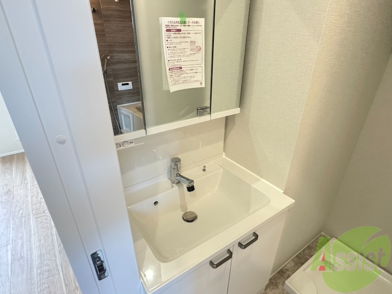 洗面設備　シャンプードレッサーなので身支度しやすそうですね。