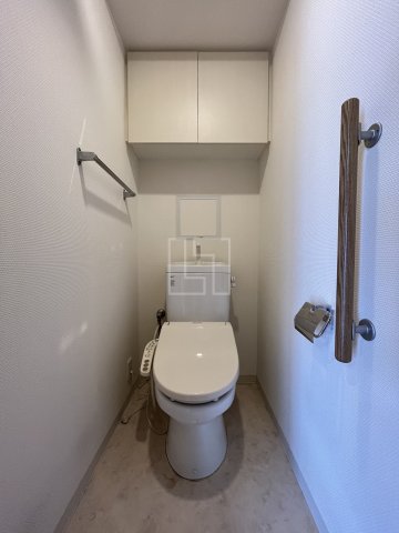 トイレ　ラ・ヴィータ日本橋　温水洗浄便座