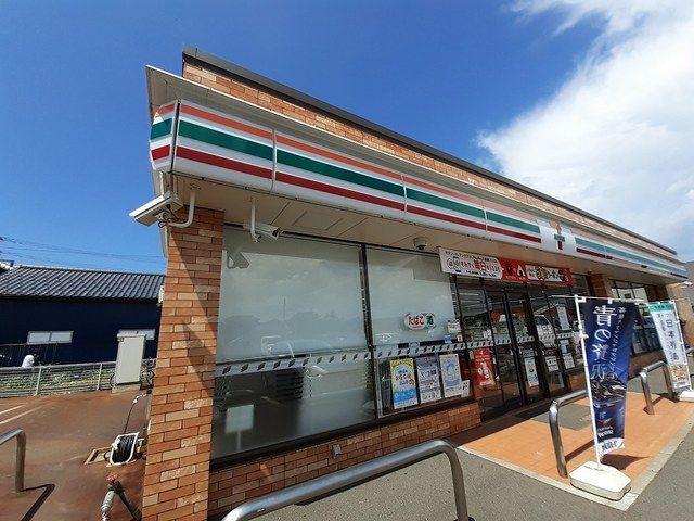 コンビニ　セブンイレブン亀田曙店（コンビニ）まで600m