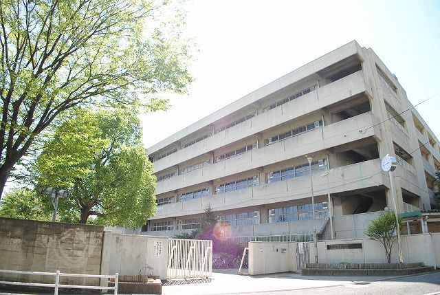 中学校　吹田市立西山田中学校（中学校）まで882m