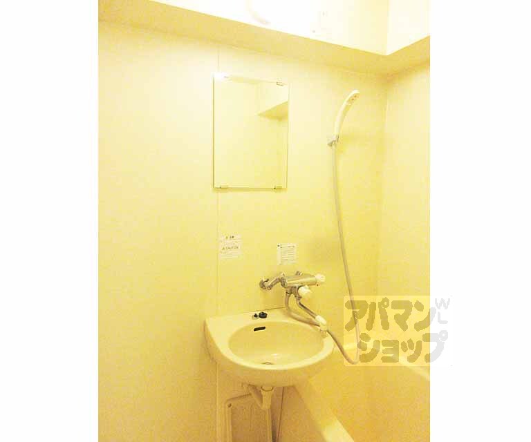 洗面設備　鏡あり