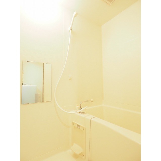 バス・シャワールーム　清潔感のあるお風呂