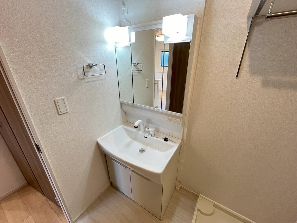 洗面設備　※同型モデル