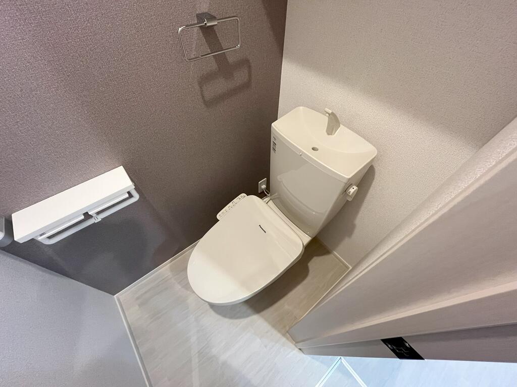 トイレ　※同型モデル