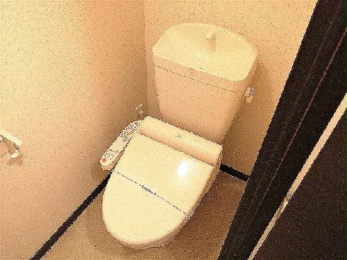 トイレ　温水便座つき（※画像は代表例です）