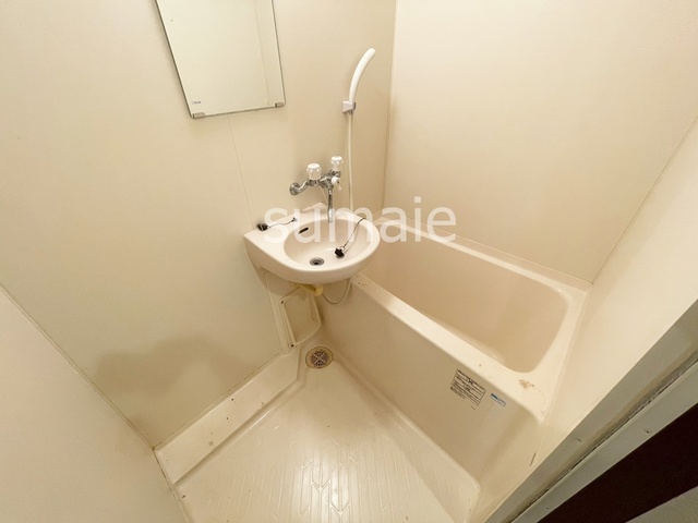 バス・シャワールーム　バスルームです。