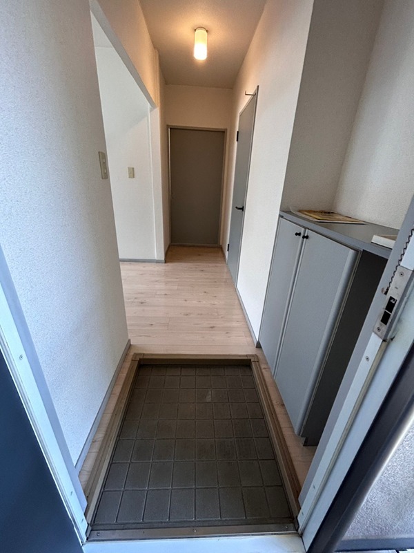 玄関　反転別部屋参考写真