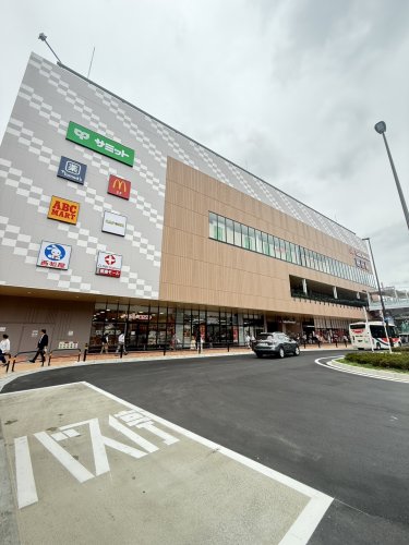 ショッピングセンター　ららテラス（ショッピングセンター）まで711m