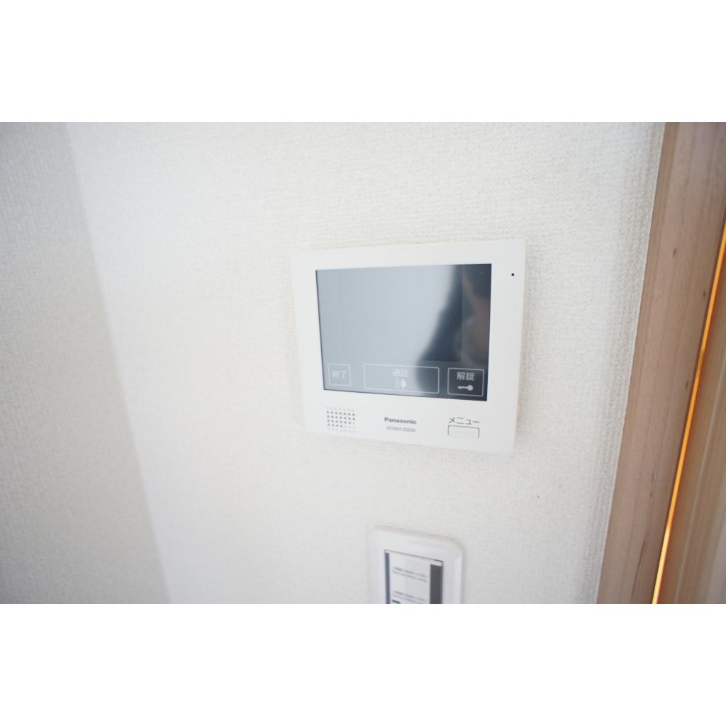 セキュリティ　急な来客にも安心！訪問者の顔が見えるモニター付インターホン！