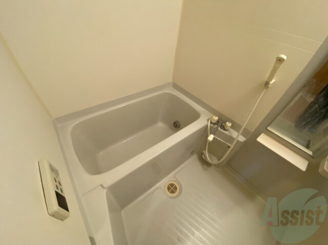 バス・シャワールーム　追い焚き機能が付いているのでいつでも温かいお風呂に入れますよ