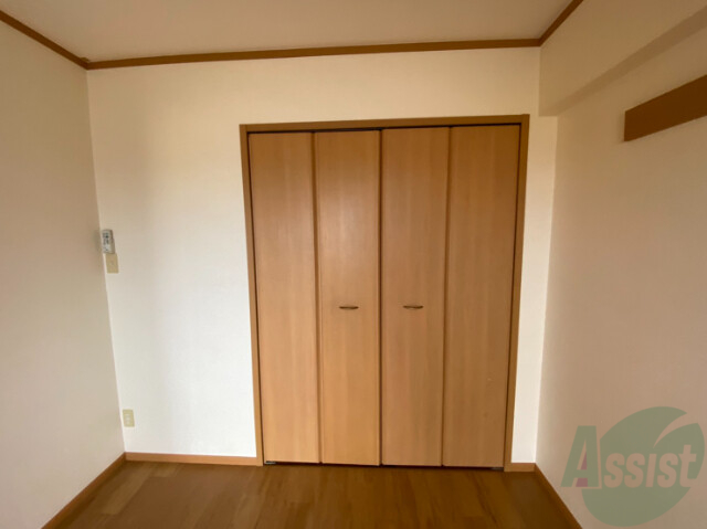 収納　収納はこちらのクローゼットをお使いください。