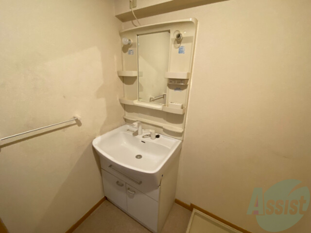 洗面設備　洗面台は独立しています。朝の身支度はこちらでどうぞ～