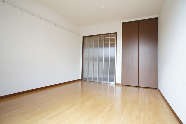 その他部屋・スペース　引き戸でキッチンと仕切れるので便利です☆