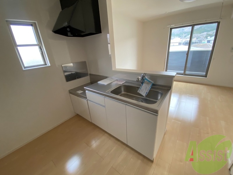 キッチン　キッチンはこちらです。流しが広くて使いやすそうです。