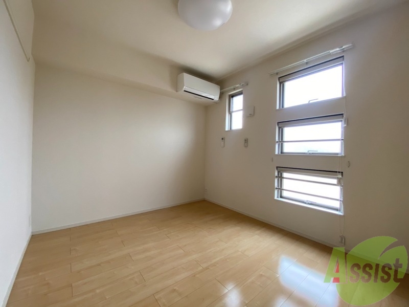 その他部屋・スペース　お洒落な棚付き付きなので、お部屋作りが楽しくなりそう