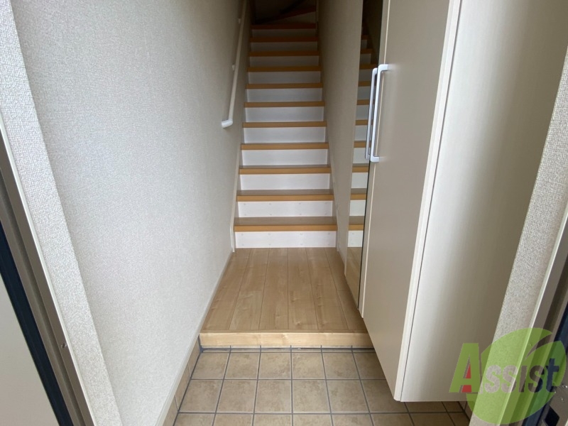 玄関　玄関からの様子を撮影してみました。動線になります。