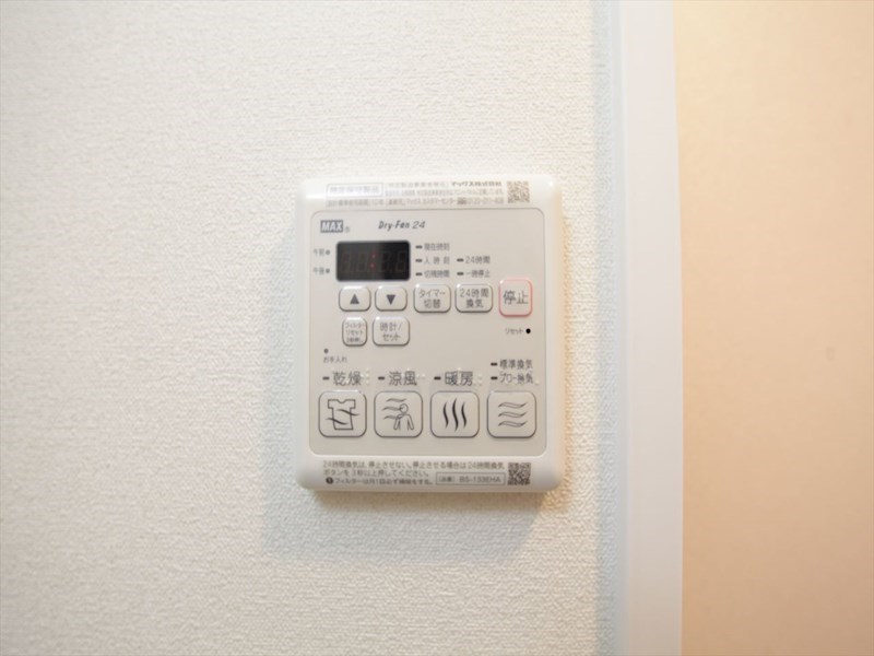 その他設備　浴室暖房乾燥機付き