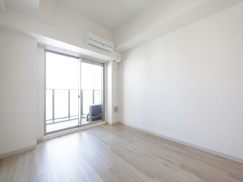 バルコニー　洋室7.6帖　エアコン完備　バルコニー