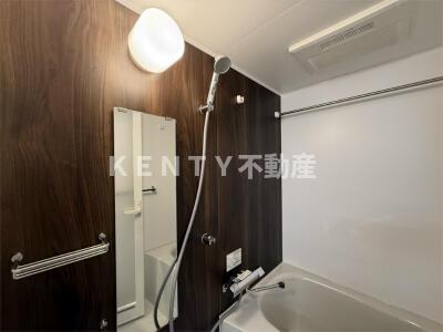 バス・シャワールーム　コンパクトで使いやすいお風呂です