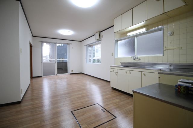 居室・リビング　こちらの居間で趣味の時間をお楽しみください