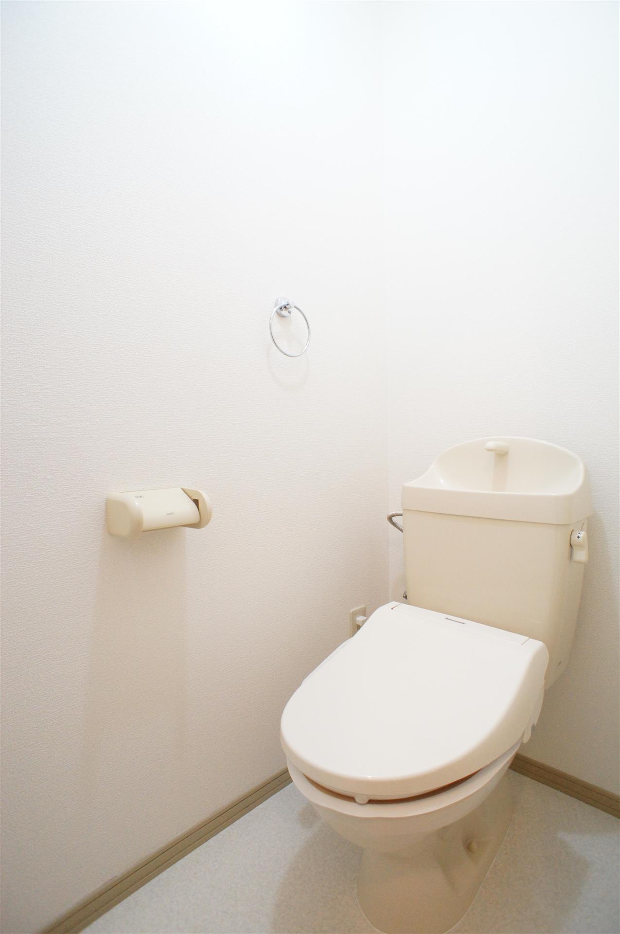 トイレ　温水洗浄暖房便座付トイレ