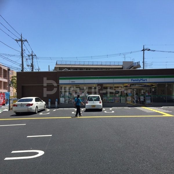 コンビニ　ファミリーマート三郷駅南店（コンビニ）まで370m
