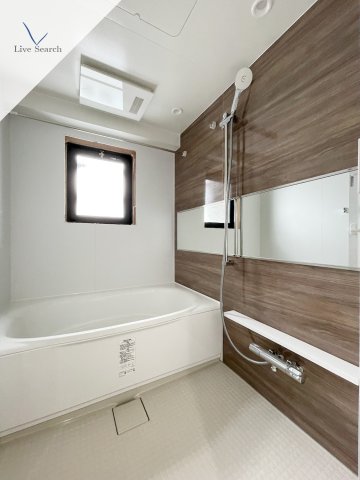 バス・シャワールーム　落ち着いた空間のお風呂です