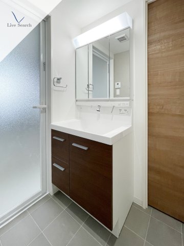 洗面設備　使いやすい洗面所です