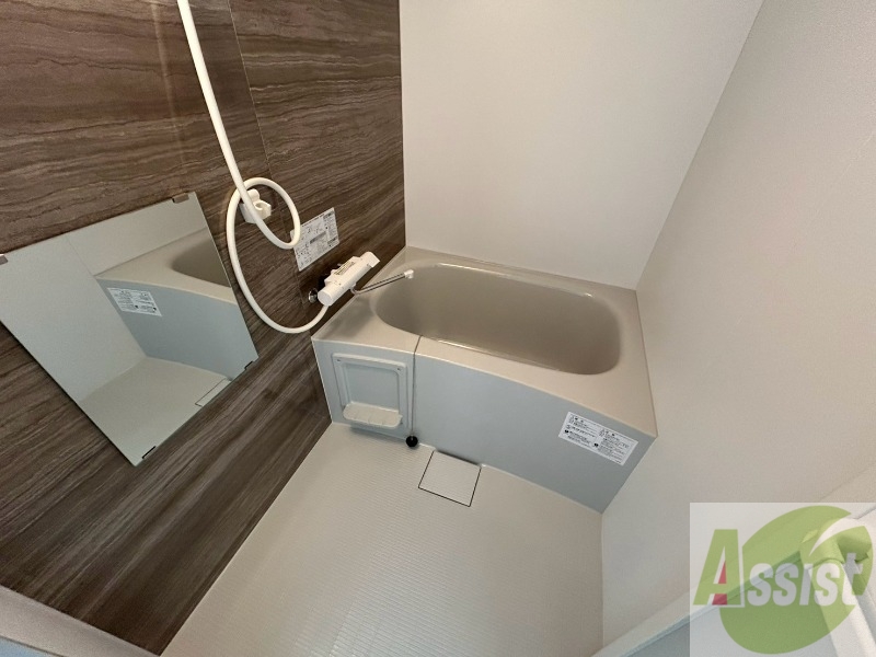 バス・シャワールーム　お風呂になります。一日の疲れを癒してくださいね。