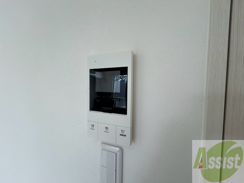 セキュリティ　モニタ付インターホンです。セキュリティ面も安心ですね！