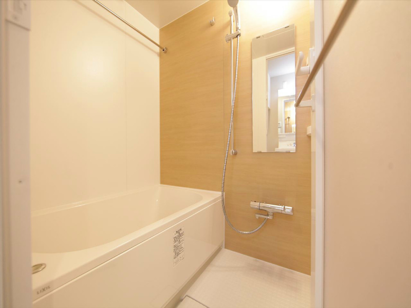 バス・シャワールーム　浴室暖房乾燥機付　追い焚き・オートバス機能付お風呂