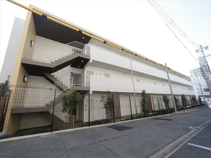 建物外観　外観　オートロック　防犯カメラ　宅配ＢＯＸ付　外壁タイル張り