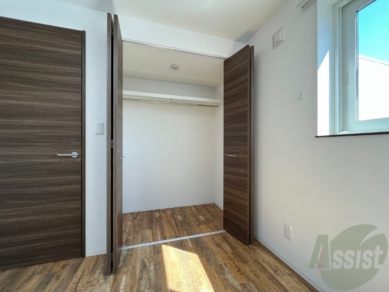 収納　寝室の収納です。部屋がすっきり片付きます。