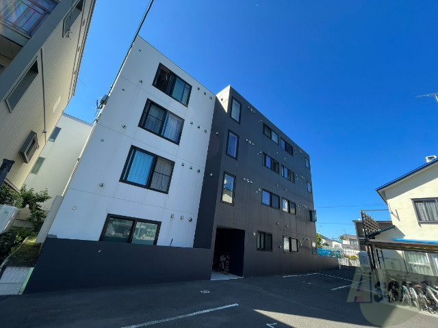 建物外観　札幌市東区本町１条「ラ・カーサフェリーチェ」