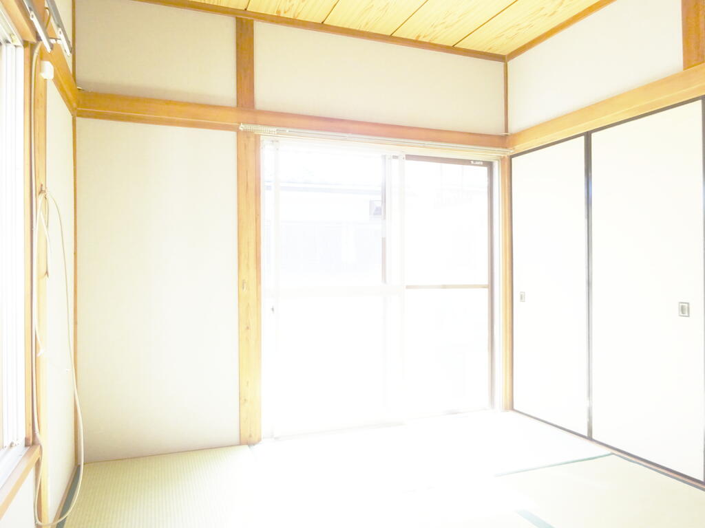 眺望　２面採光の６帖和室です。(現況優先)