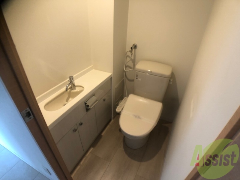 トイレ　ウォシュレット機能がついたトイレです。安心して使用できます。