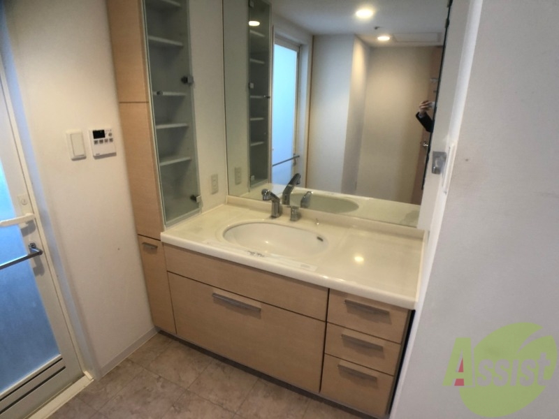 洗面設備　シャンプードレッサー。身支度はここでばっちり。