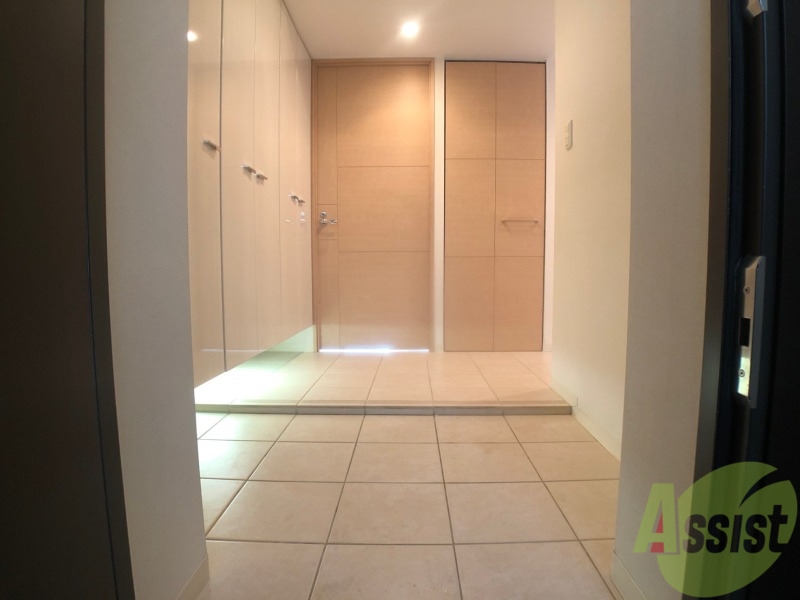 玄関　玄関の様子です。明るい印象ですね。気分もあがりそう。