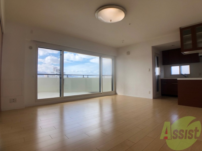 居室・リビング　広くてキレイなお部屋が広がっていて、充実した生活が送れそう。