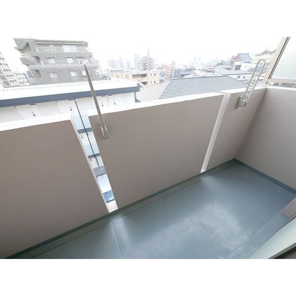 バルコニー　※401号室の反転写真です